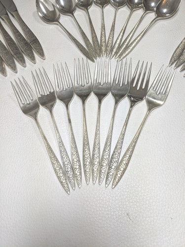 Wallace 1964 cubiertos de plata de ley encaje español 1,526 kg 8 ajustes 32 piezas difícil de encontrar - Imagen 4 de 15
