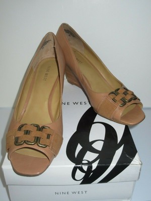 nine west tan wedges