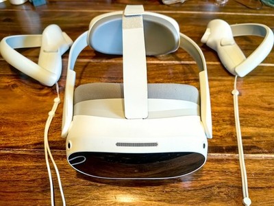 Pico 4 VR Brille 256GB plus Controler und UCB C Kabel 5m