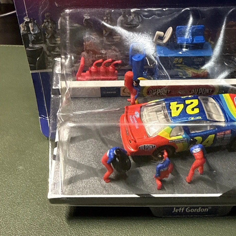 NASCAR Winner's Circle Pit Row Series Jeff Gordon #24 Dupont 1998 Fast Shipping  - Image 3 of 3