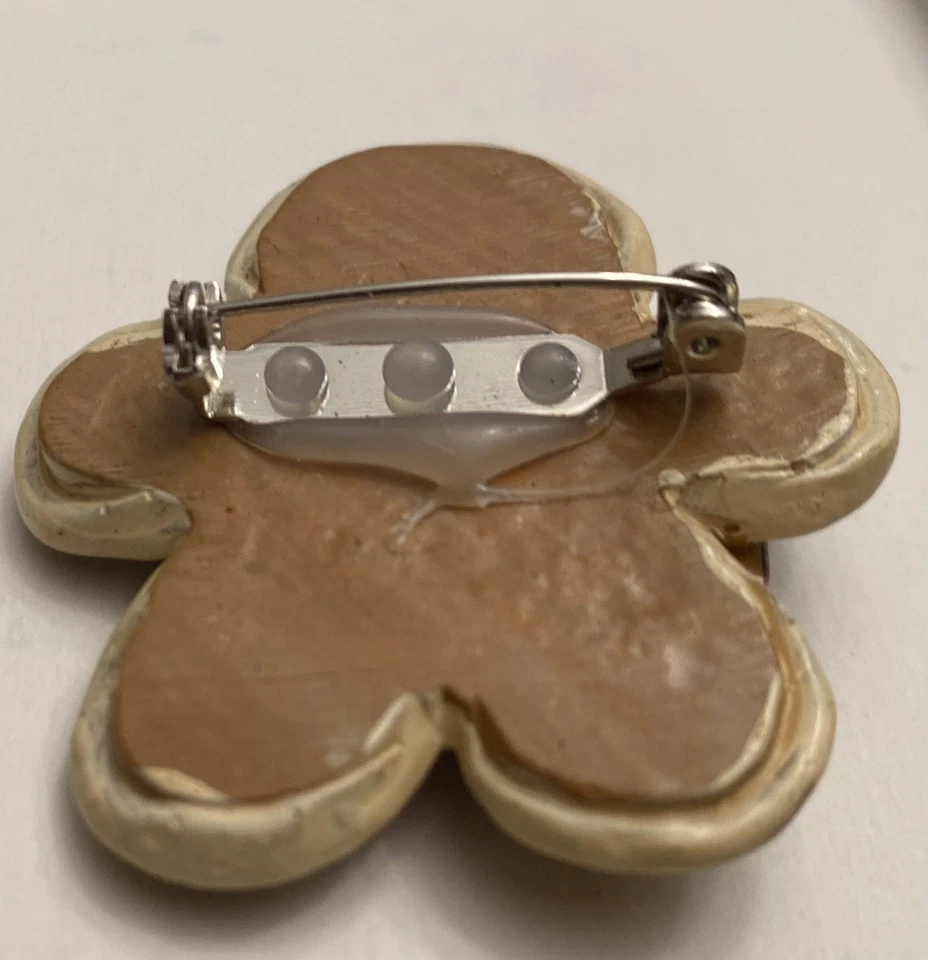 Broche prendedor de Navidad Smiling Yummy Looking 1 3/4” resina pan de jengibre hombre, bronceado Foto 3 de 4