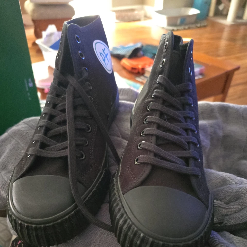 Black PF Flyers Center III 1993 - W: 10.5, M: 9 - NIB - Image 4 of 4