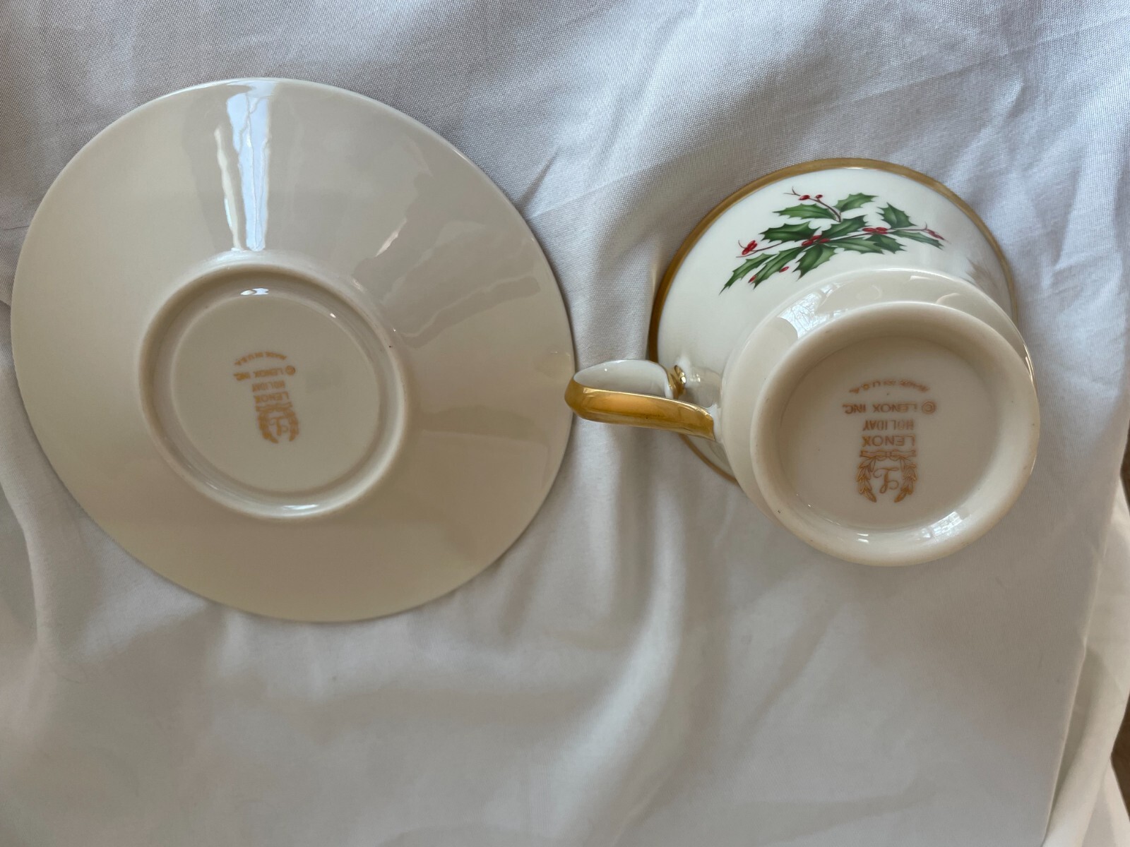 MINT COND Lenox Holiday Tea Cup & Saucer Christmas Holly China Ivory