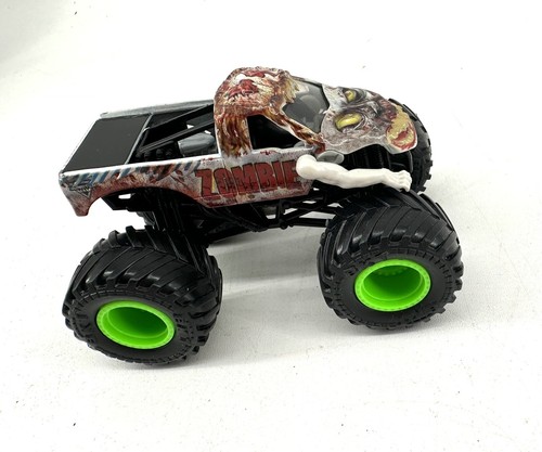 Monster Jam Lot of 9 Diecast 1:64 Hot Wheels Gravedigger (See Desc.) - Picture 4 of 11
