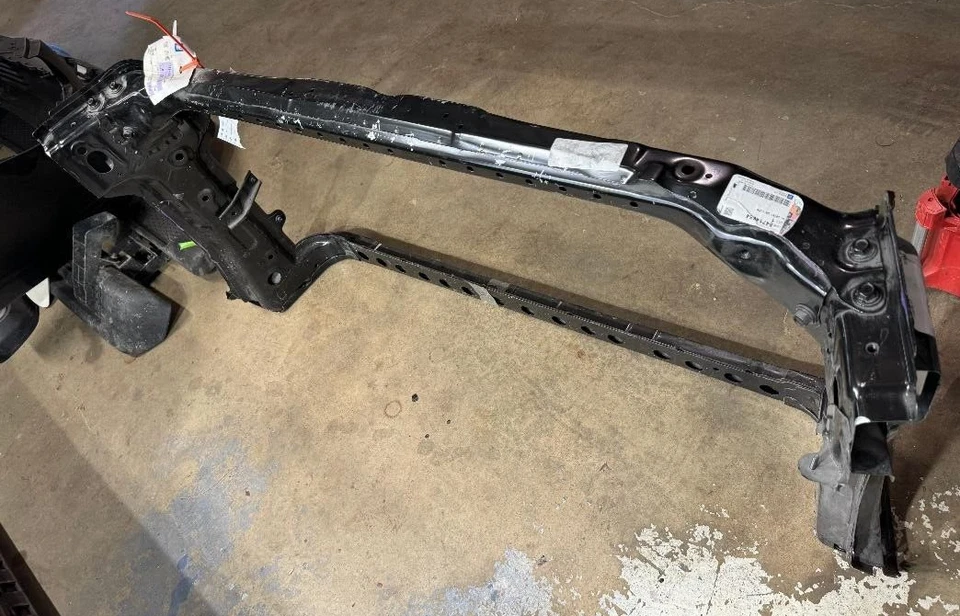 2020-2024 CHEVY SILVERADO 2500HD 3500HD GMC SIERRA РАДИАТОР ПОДДЕРЖКА 84714654 - Изображение 4 из 4