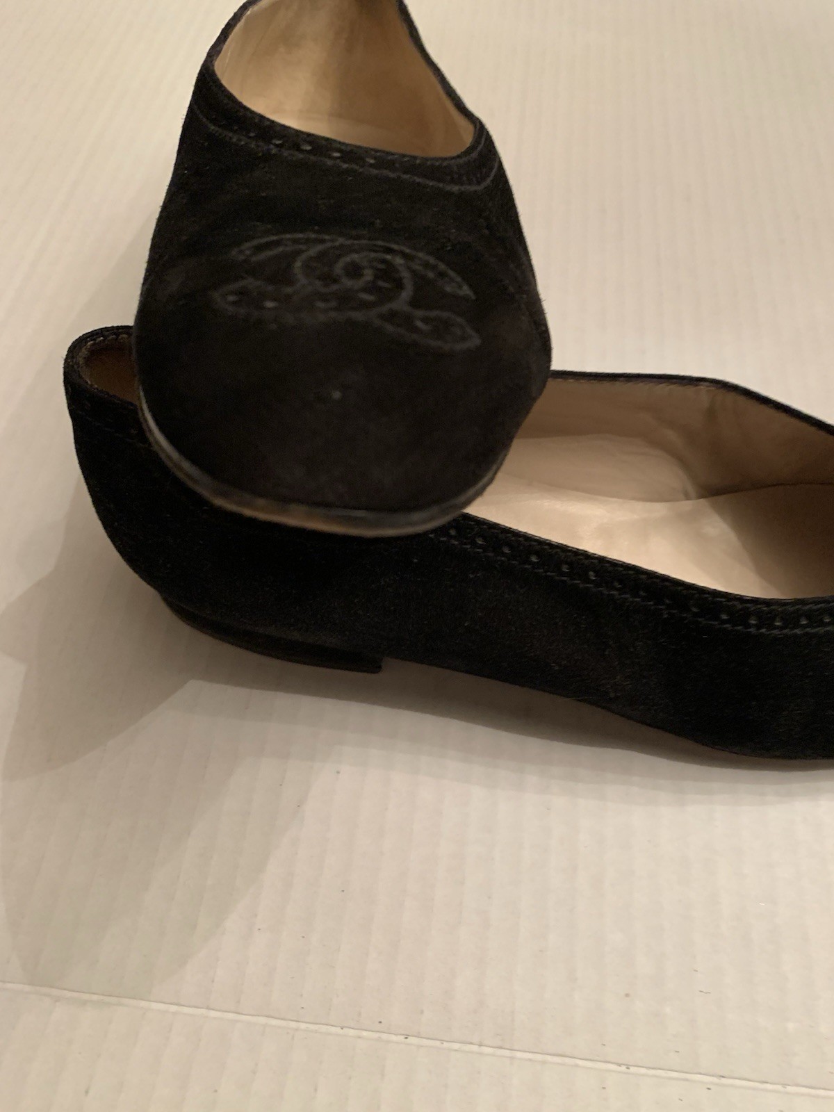 Authentic Chanel Interlocking CC Pumps Suede Blac… - image 6