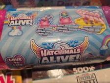 Hatchimals Alive Carton Rainbow Splash w/ 5 Eggs 10 Accessories          
