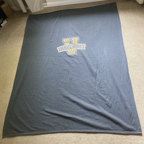 Vanderbilt Commodores Sudadera Manta Tiro MV Sport 72” x 58” Gris Carbón - Imagen 2 de 8