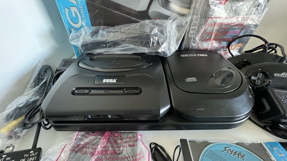 Cheque Bonus Sega CD 2 System With Bonus Genesis Console Oem Cords 2 Controllers ...