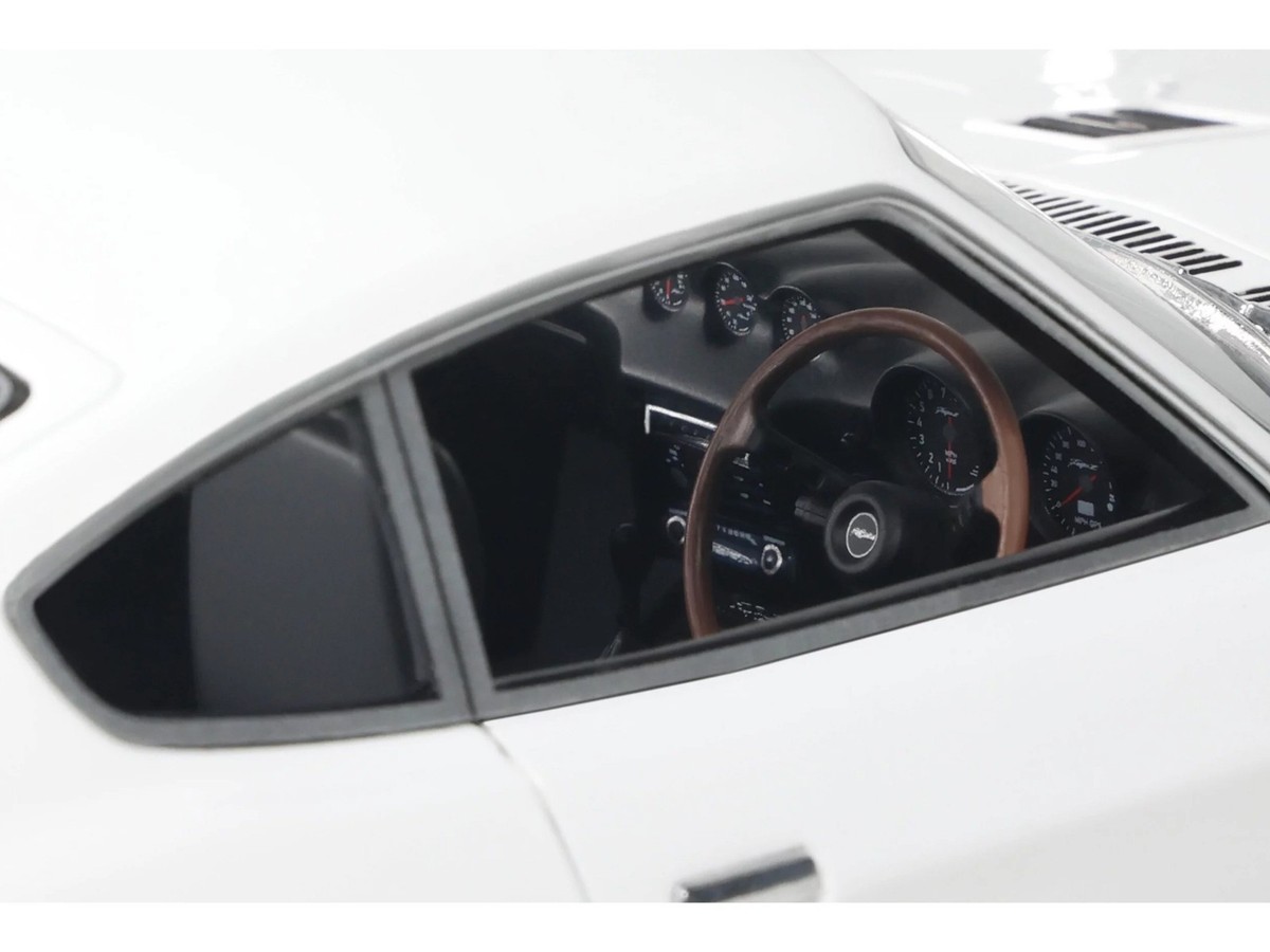 2015 NISSAN PANDEM FAIRLADY Z RHD WHITE 1/18 MODEL CAR BY OTTO