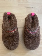 UGG Women's Tazz Heritage Braid Platform Slippers in Hardwood size 5 brown clog