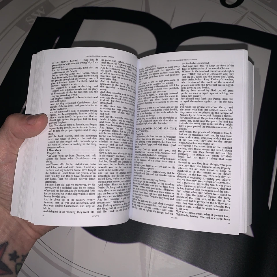 Apocrypha + The book of Enoch and the Book of Jasher (all in 1 pocket book) - Image 4 of 4