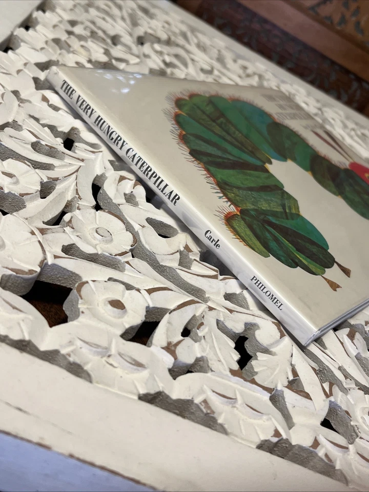 Very Hungry Caterpillar Eric Carle First Philomel Edition Reinforced HCDJ 1981 - Image 2 of 4