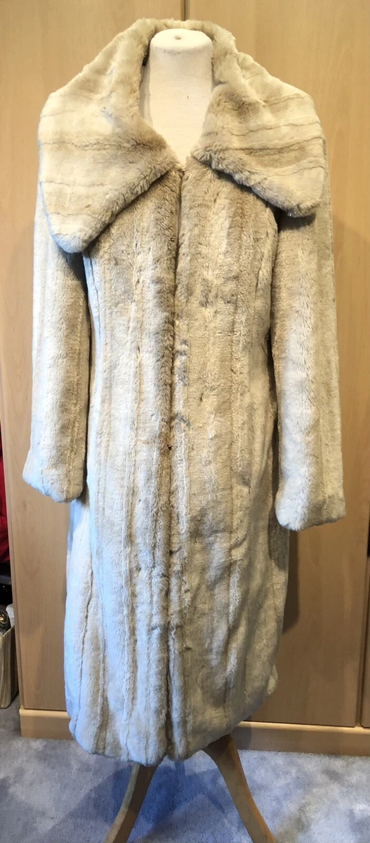 Per una fur clearance coat