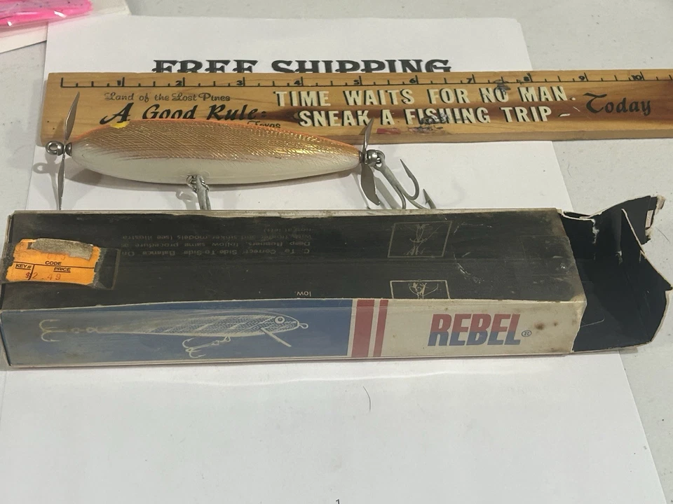 VINTAGE REBEL 5" SPIN-BACK LURE TW-320X BLAZE-ORANGE VERY TOUGH LURE IN BOX - Image 2 of 4