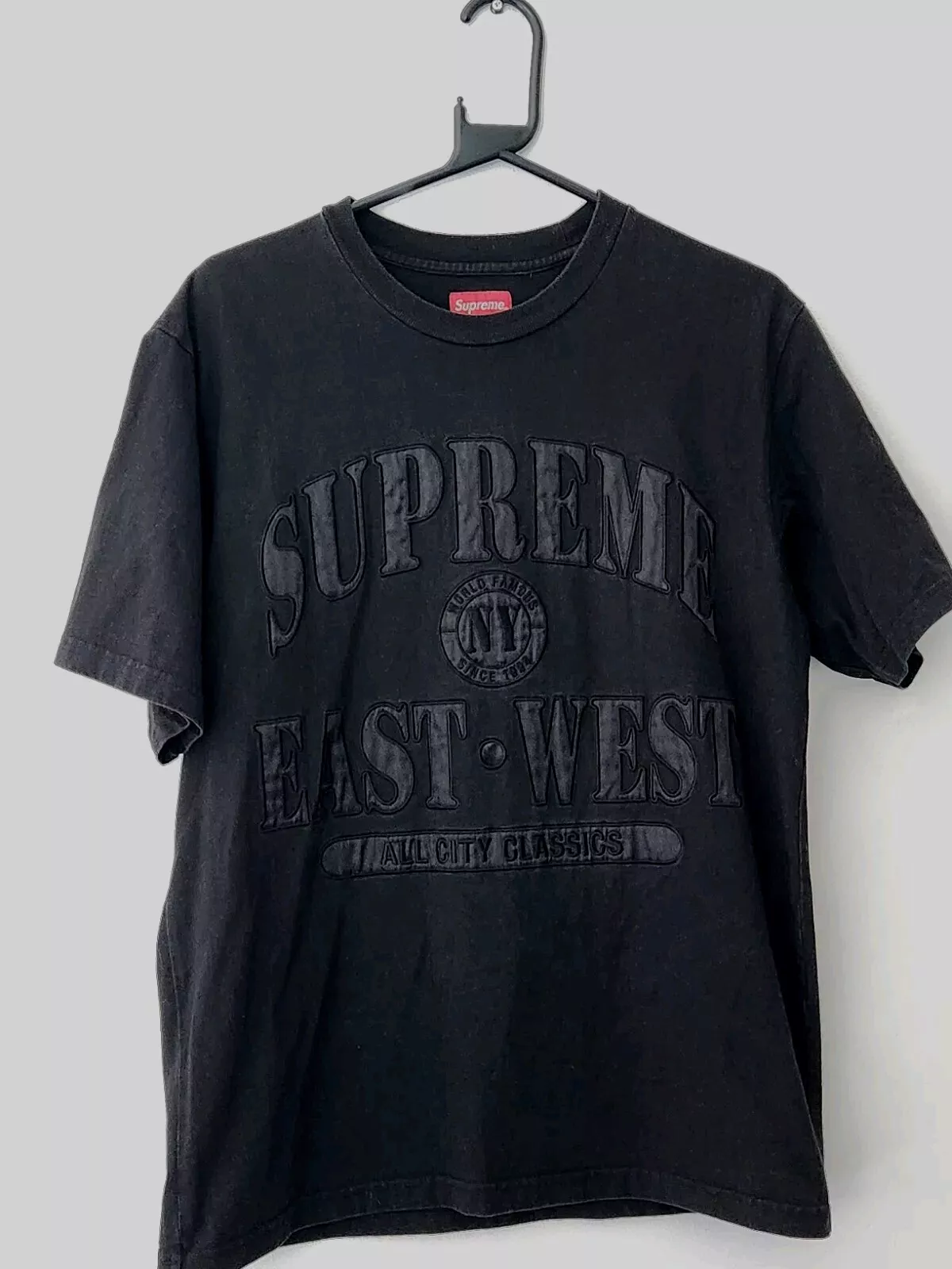FW21 Supreme Osten West S/S Top Kurzärmlig S KLEIN T Shirt Satin Logo