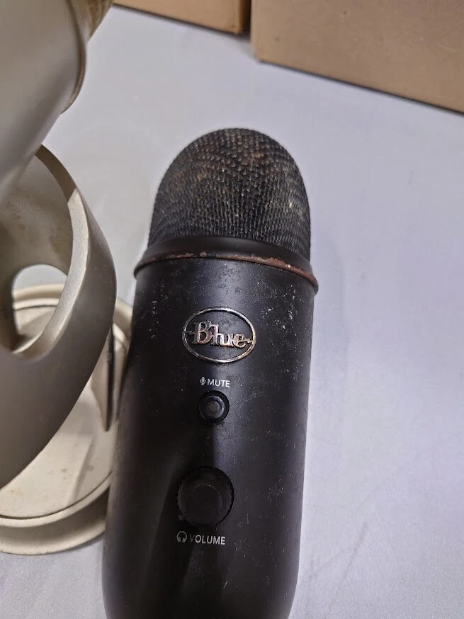 Los Von 2 Blauen Yeti USB Mikrofonen - Für Teile, Nicht Funktionierend - Bild 3 von 4