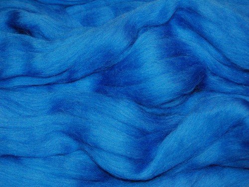 Electric Blue Merino Wool Fibre Roving 50g - Hand spinning wet / needle felting - Picture 2 of 2