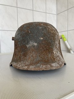 stahlhelm wehrmacht original. M18 100% Original. Mit Farbreste.