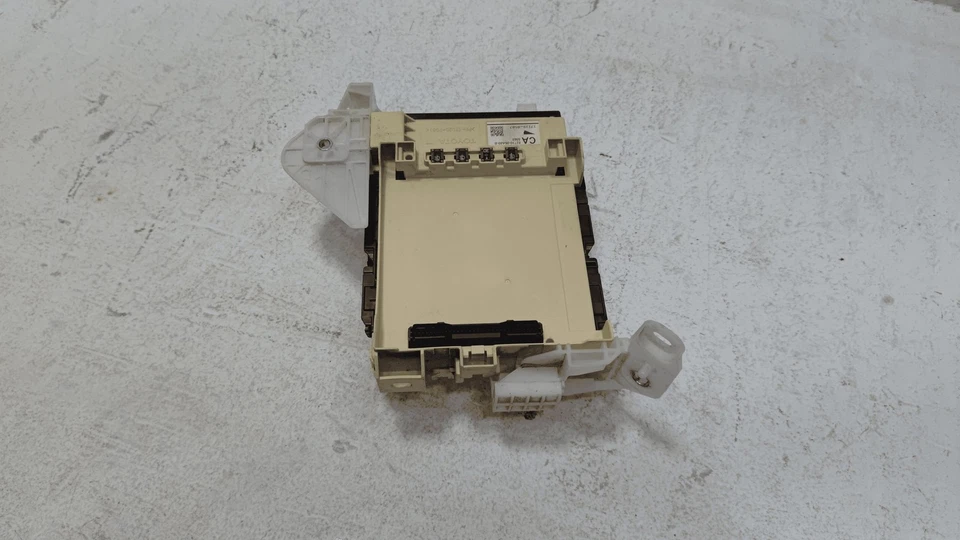 2018-2019 Toyota Camry Multiplex Fuse Relay Junction Block Module Unit OEM - Image 3 of 4