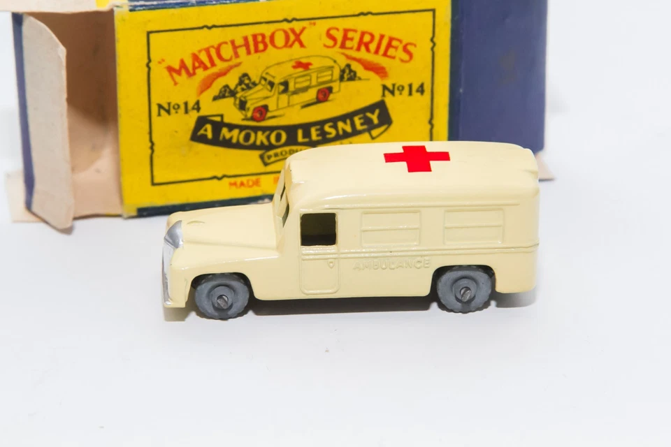 Matchbox Lesney Ambulance Daimler 14 No Majorette No Hotwheels No Polistil - Photo 3/4