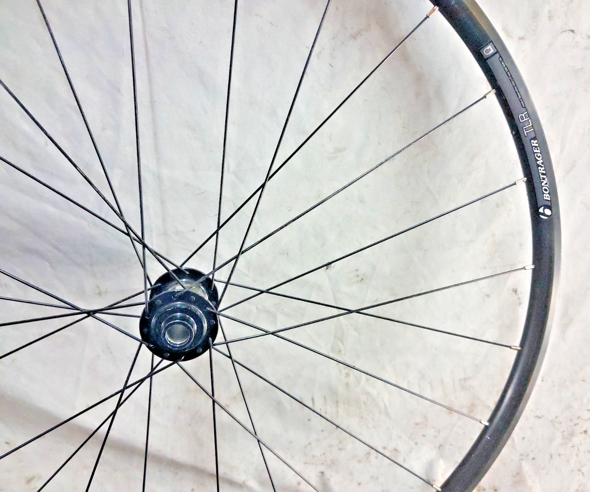 パーツ Bontrager Paradigm TLR Disc 700c Road Bontrager Paradigm TLR Disc 32H 700c Road Wheel - Trek Bikes