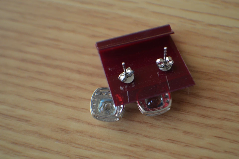 Pendientes colgantes de topacio azul cielo/circón de 4,60 quilates platino sobre plata fina Foto 4 de 4