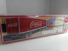 AMT 1109 1:25 Fruehauf Beaded Van Semi Trailer