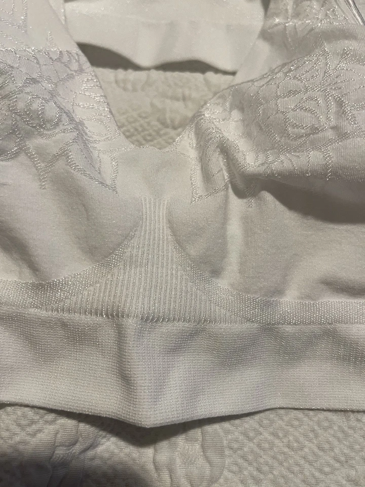 Sujetadores Bali Comfort Revolution talla S (2) sin almohadillas ni cables cierre trasero Foto 2 de 4