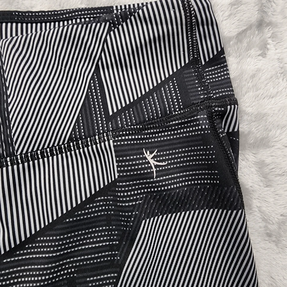 Leggings Danskin Now para mujer 2XL gris negro estampado geométrico corto capri entrenamiento Foto 2 de 4