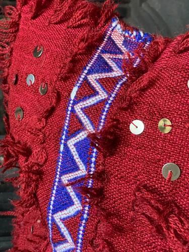 Berber Elegance: Handwoven Handira Wedding Cushion Cover with Sparkling Sequins - Picture 13 of 17