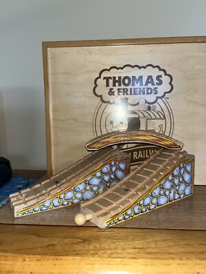 THE GREAT Railway Adventures WOODEN TRAIN STONE BRIDGE THOMAS FRIENDS COMPATIBLE