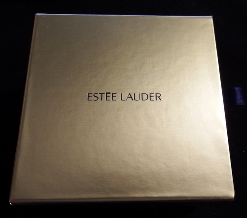 Estee Lauder Treasured Hatbox Solid Perfume Compact NEW!!! - Picture 4 of 4