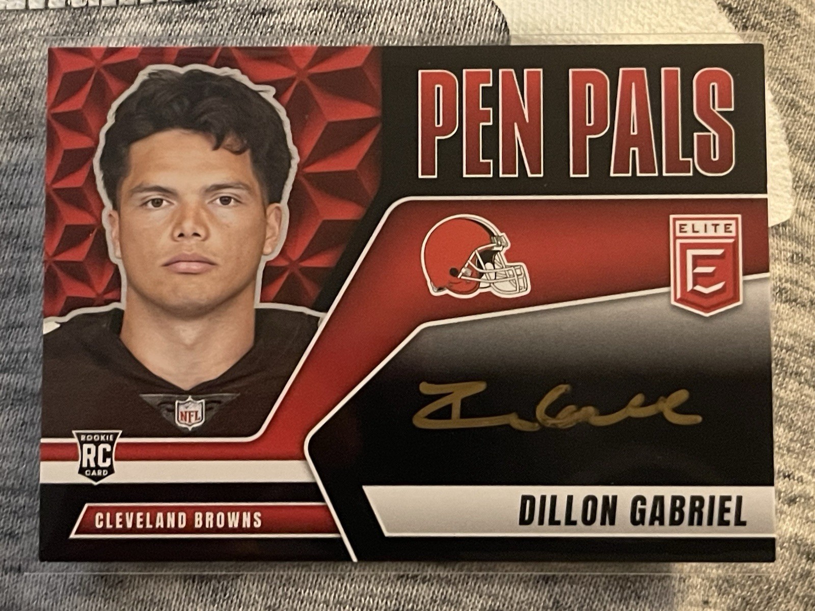 2025 Panini Donruss Elite Pen Pals Dillon Gabriel RC Auto Black Gold Ink #browns