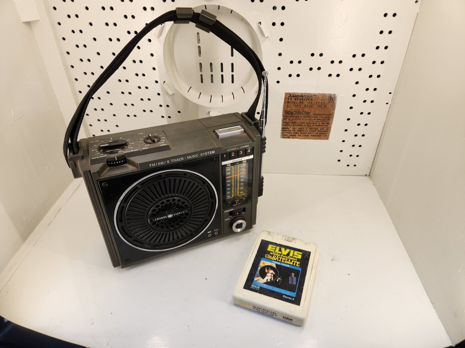 Vtg GE 3-5507C Portable AM FM Radio + 8-Track Player Boombox+ Elvis Tested READ*
