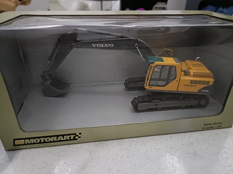 Escavatore Volvo Motorart Scala 1:50 - Immagine 2 di 4