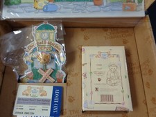 Lloyd CT003 Cherished Teddies 1996 1997 Membership set town, figurine, pin (3)