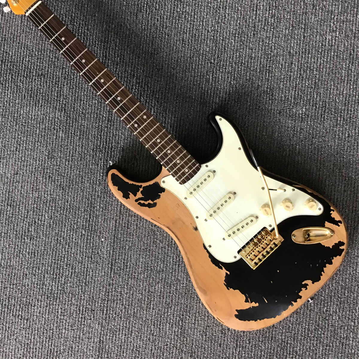 Black ST Electric Guitar Heavy Relic Alder Body Nitrolacquer Black ST Electric Guitar Heavy Relic Alder Body Nitrolacquer