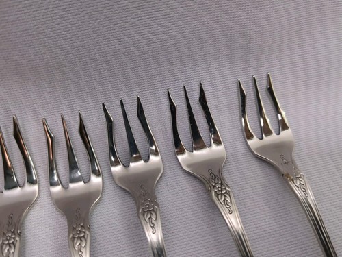 (7) Oneida Raphael Cocktail Forks Distinction Deluxe HH Stainless Flatware 6” - Picture 3 of 6