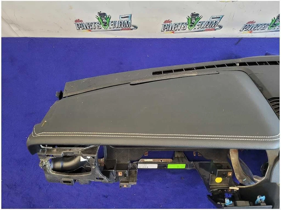 Ford Mustang GT S550 2015-2017 tablero de instrumentos cubierta del tablero delantero costuras blancas 2718 Foto 4 de 4