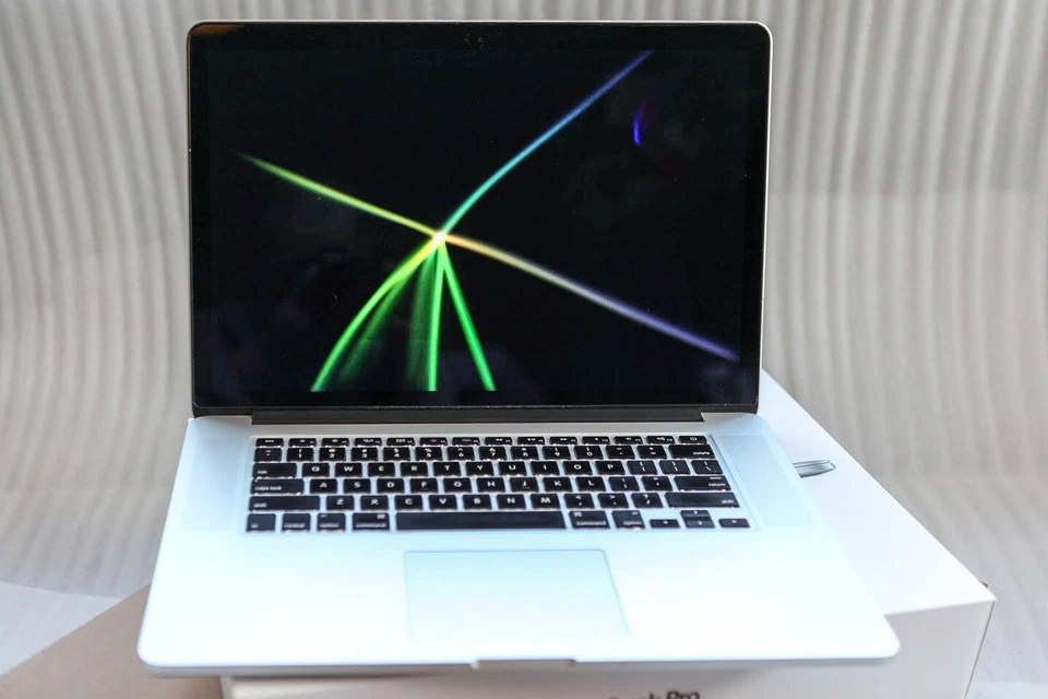 APPLE MACBOOK PRO 15" RETINA 2.6GHZ i7, 16GB RAM, 2TB SSD, BOXED. A1398 - Image 2 of 4