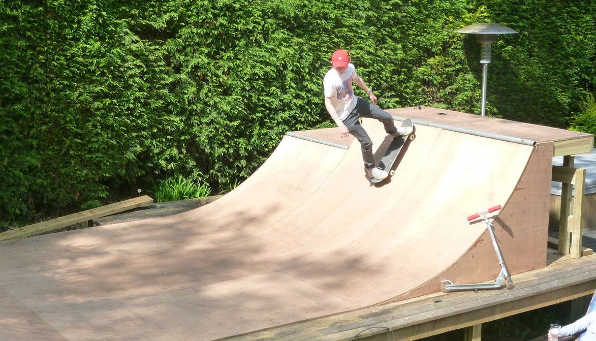 Skateboard garden skate ramp half pipe halfpipe self build kit SB skate
