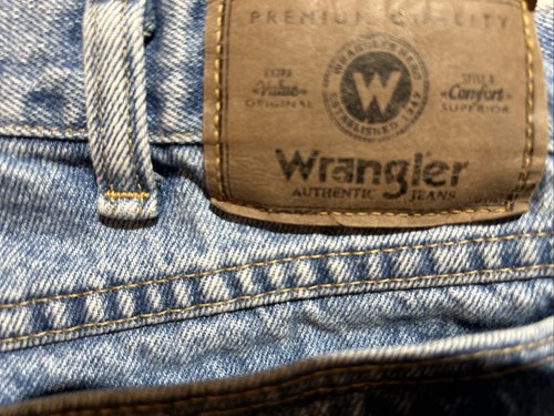 Wrangler Rugged Wear Relaxed Fit Jeans Men’s Size 42 x 30 Light Wash Denim. - Picture 7 of 18