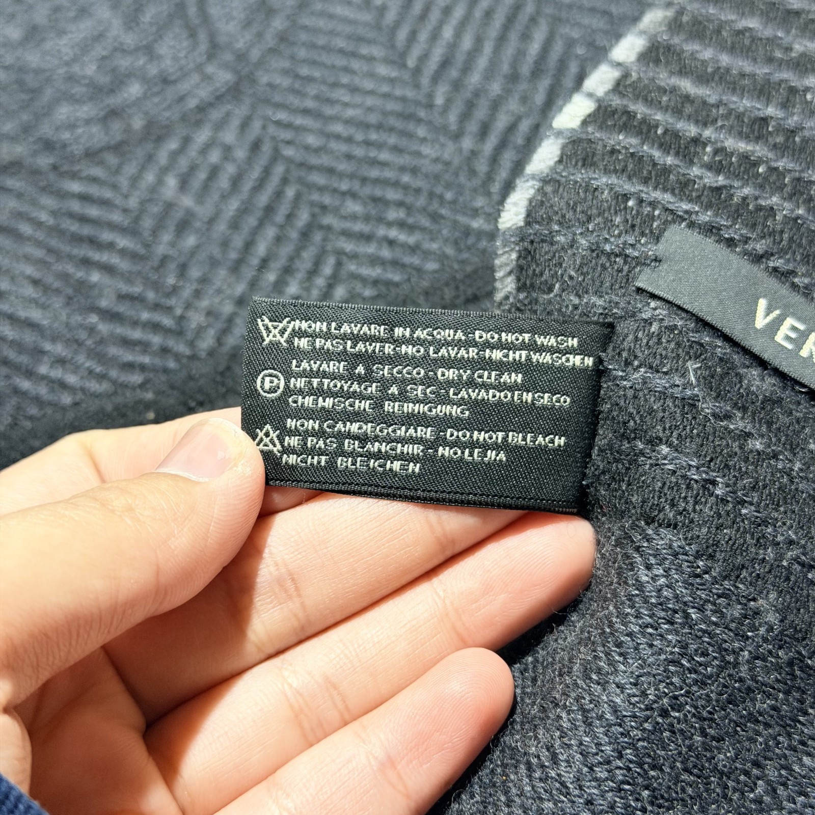 Versace Medusa Logo Black Gray Wool Scarf Preppy Designer Made In Italy thumbnail 5