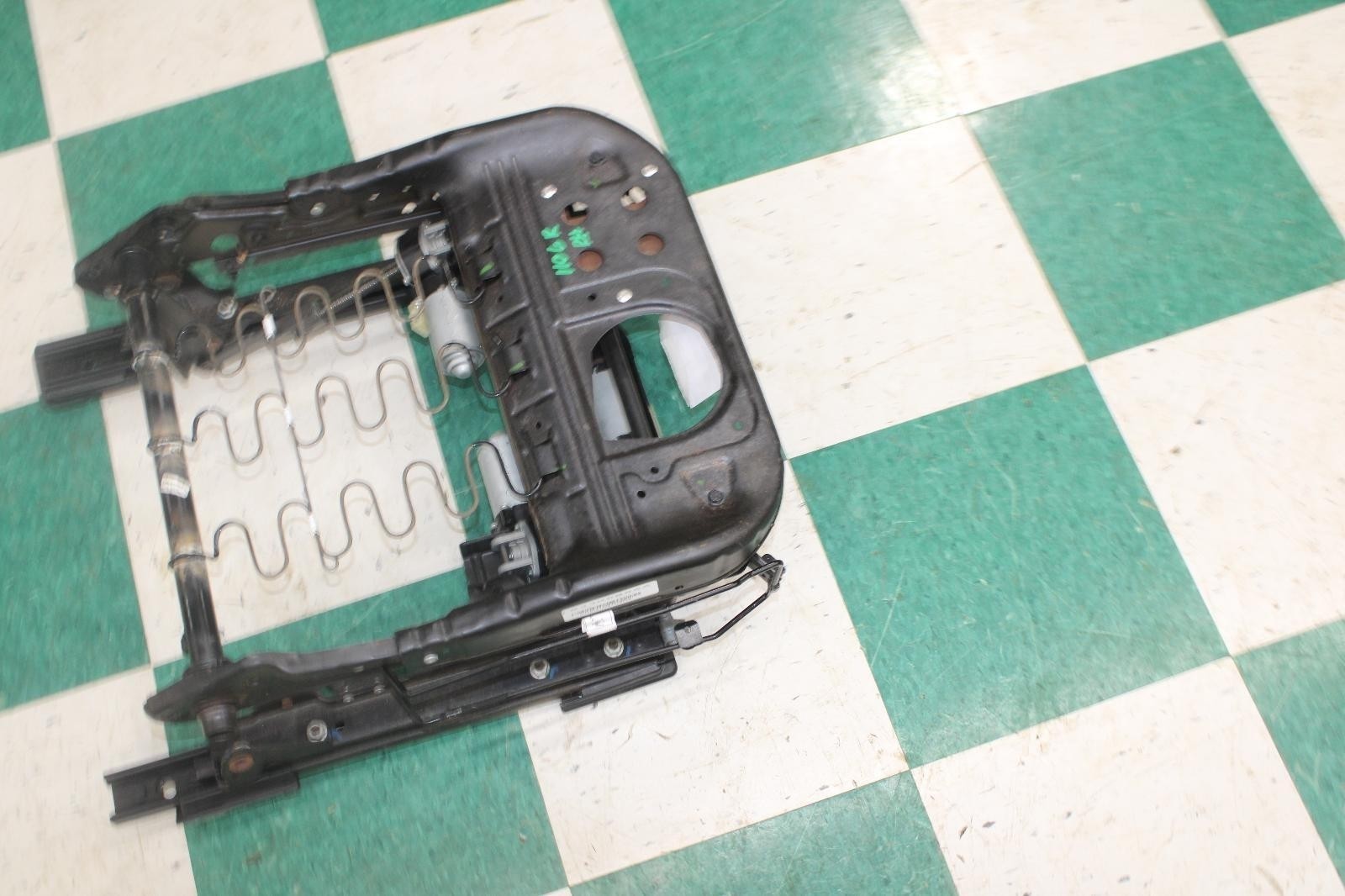 Maserati Ghibli 2014-2022 Front Right Track