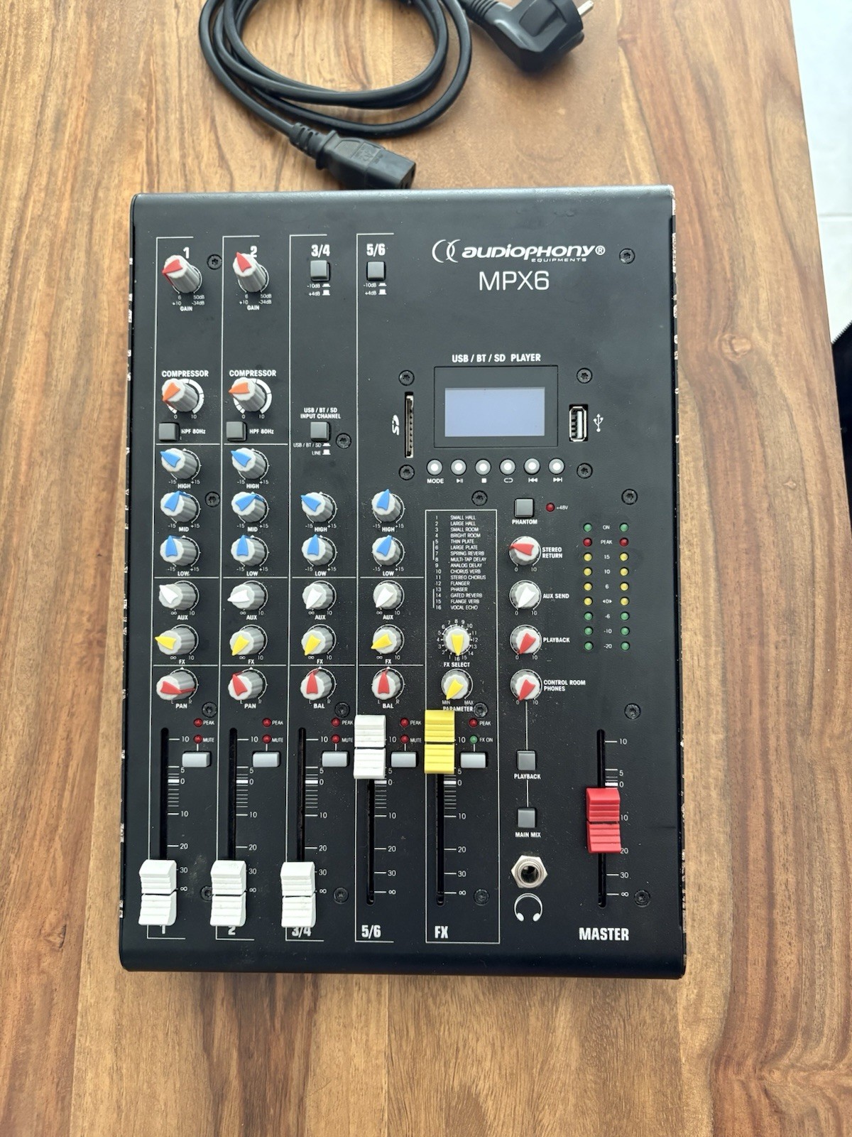 Audiophony MPX6 table de mixage compacte pour la diffusion de vos podcasts