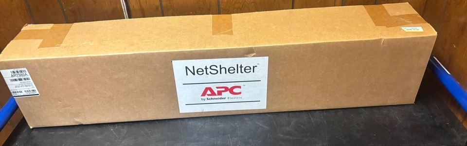 Administrador de cables vertical APC AR7580A para NetShelter, SX 750 mm de ancho, 42U Foto 2 de 3