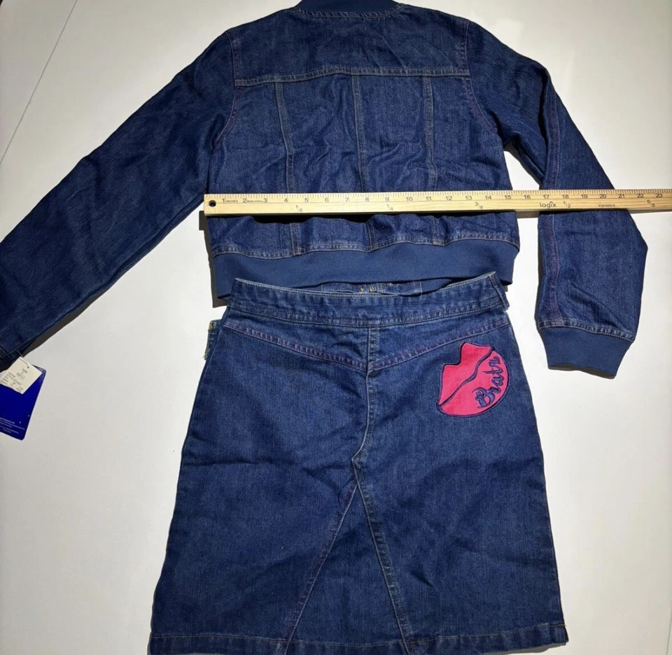 Bratz Niñas Chaqueta Vaquera y Falda Conjunto Rosa Bordado Labios y Logo Talla L Nuevo Con Etiquetas Foto 2 de 4