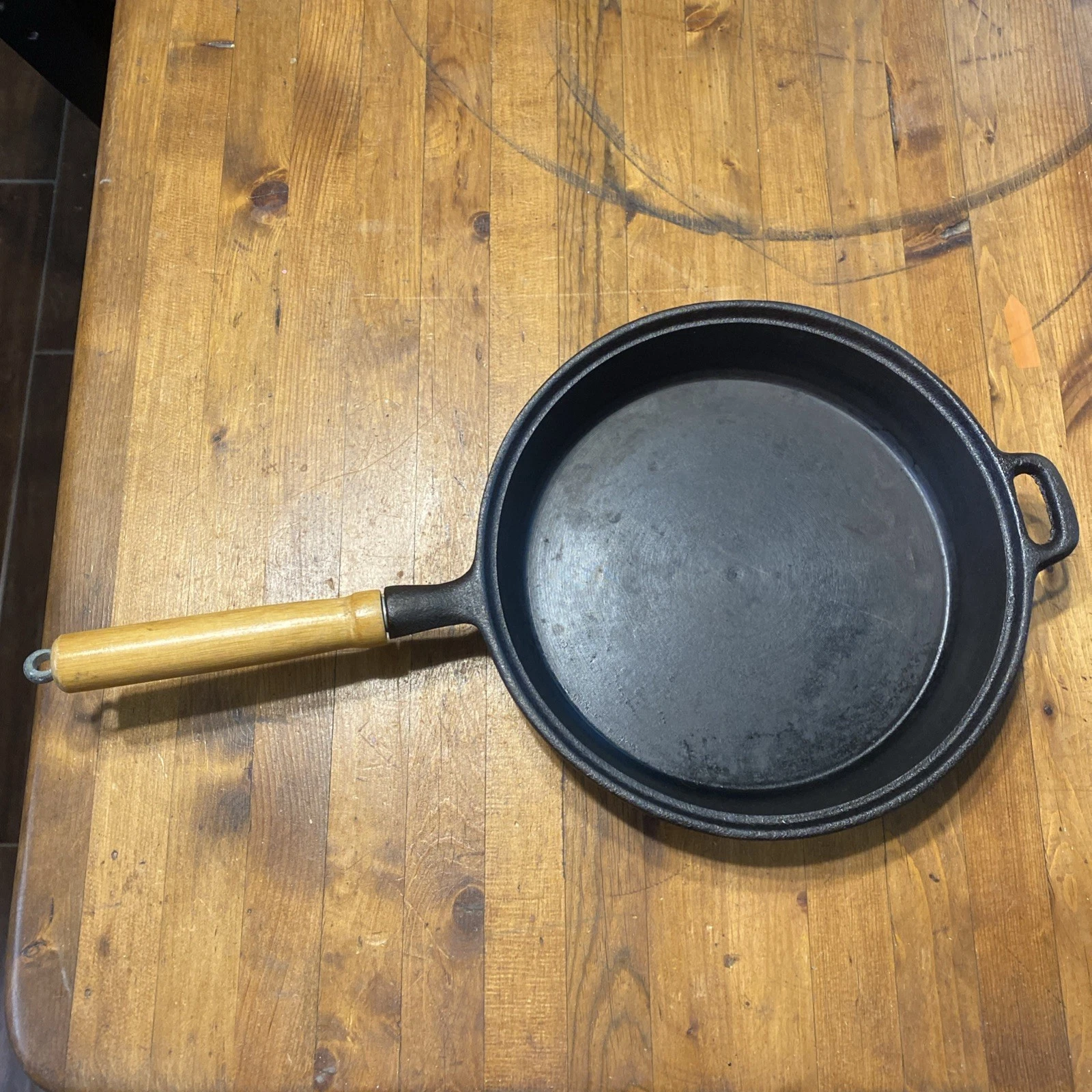 WKM W K M 10 Inch Fry Pan Skillet Cast Iron Made in China