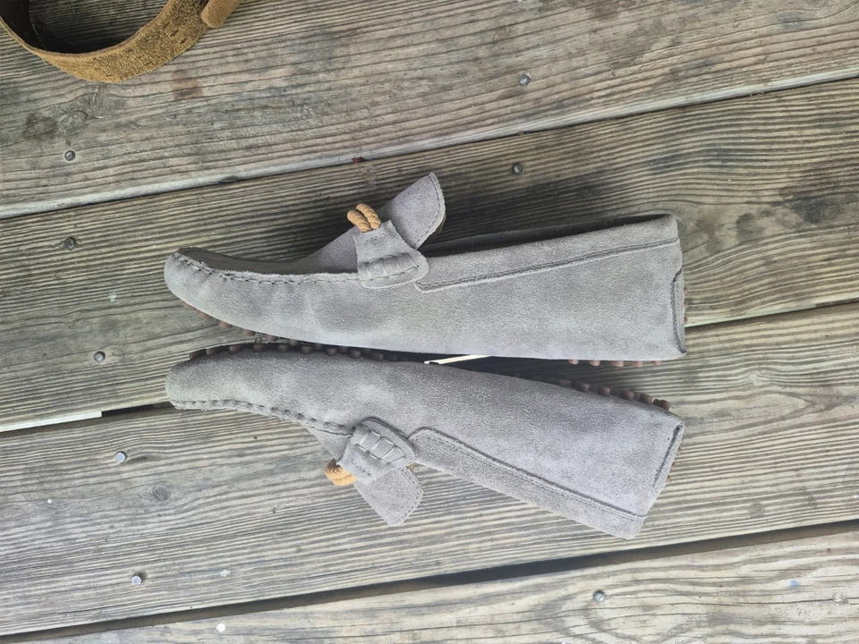 Mocasín inclinado de cuero gamuza gris Aldo  Foto 2 de 4